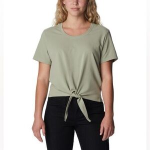 Women’s Columbia Trek Shirt (Medium)